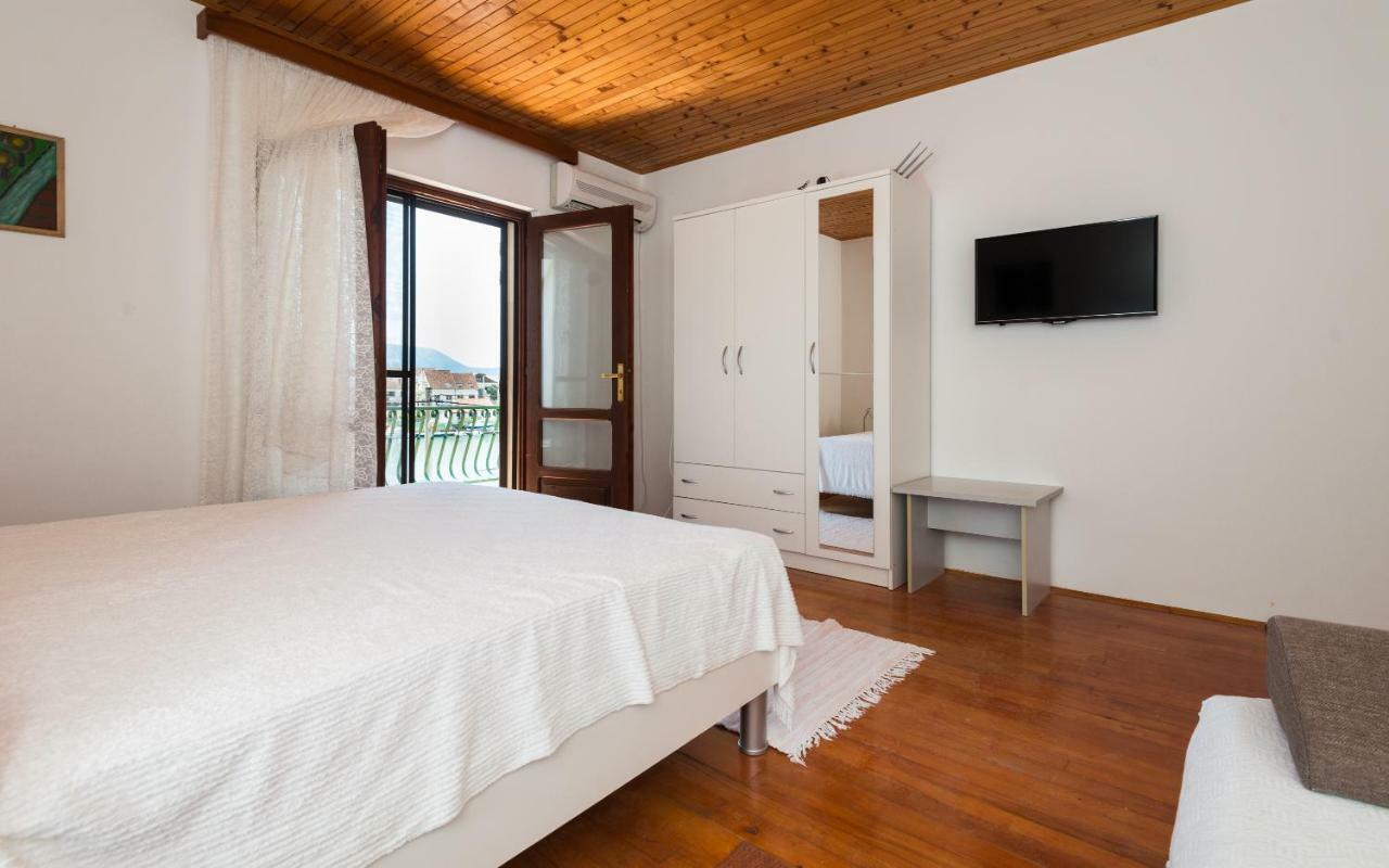 Apartments Azzurro Blace Bagian luar foto