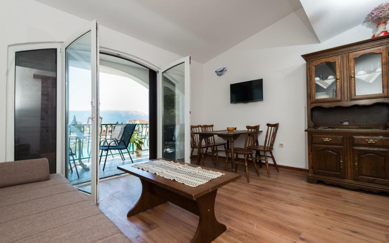 Apartments Azzurro Blace Bagian luar foto